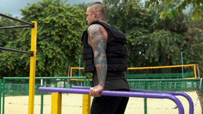 Bar dips in the vest